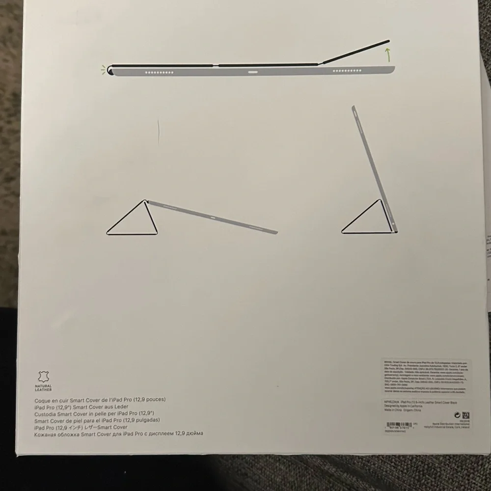 🍎iPad Pro leather Smart Cover 12.9-inch NIB. Black in color